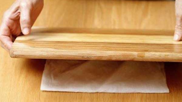 Holar - Blog - 9 Good Kitchen Habits for Better Cooking - cutting board grips the work surface